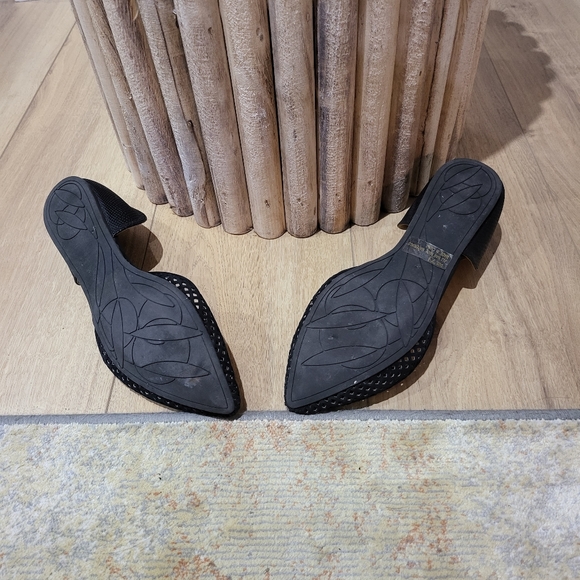 Black flats size 7 - Picture 3 of 3